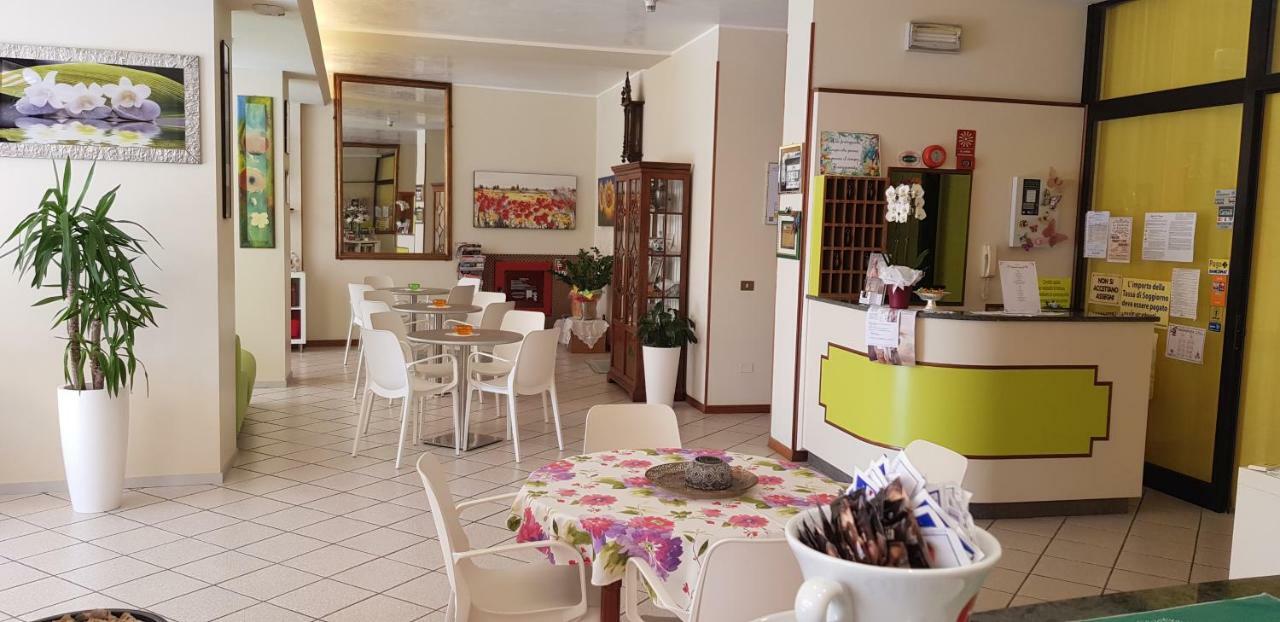 Hotel La Falena Cervia Esterno foto